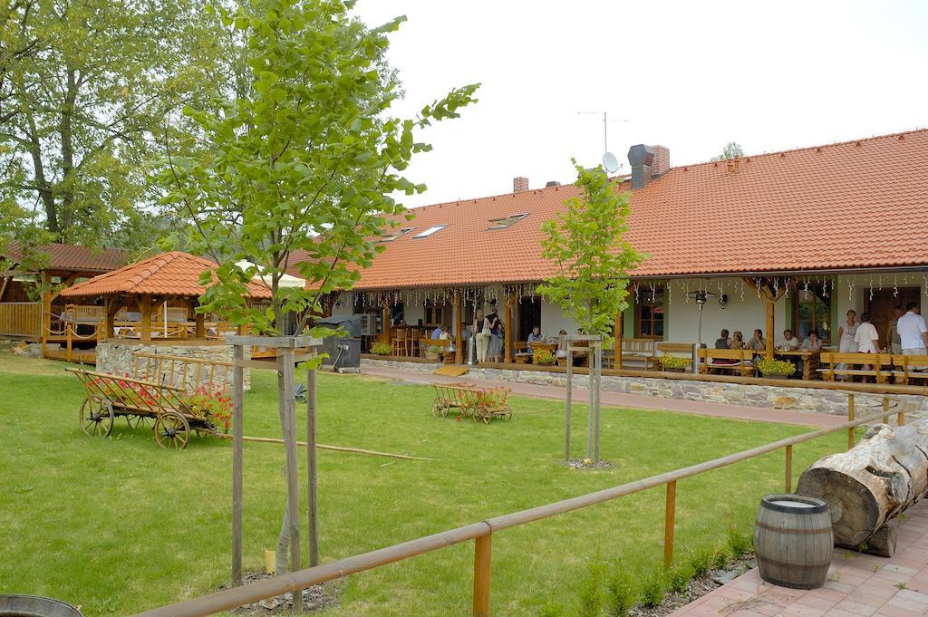 Mirosov  Hotel Na Statku Mirosov מראה חיצוני תמונה